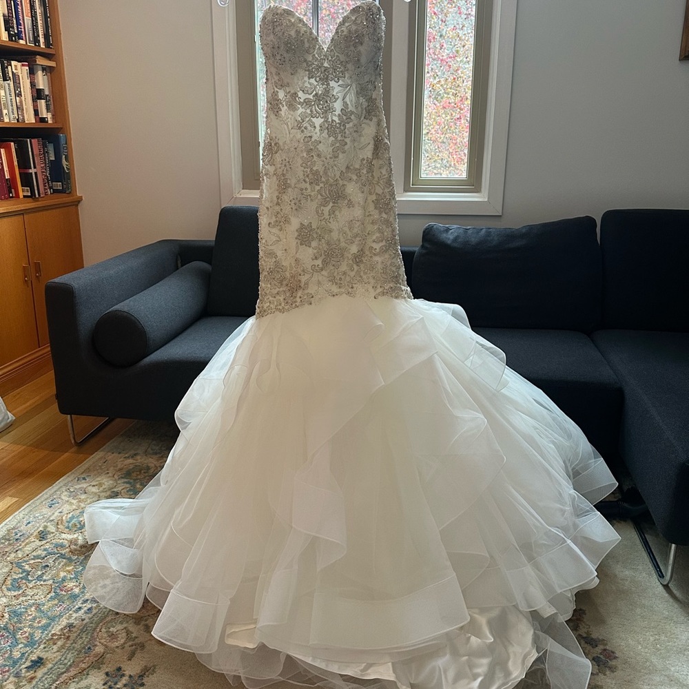 Allure Bridal Gown / Wedding Dress - Style 9421